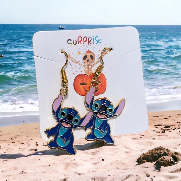 Adorable New Stitch Dangle Earrings🌴☀️🏝️Disney Lilo & Stitch  🌸🎉🎈🥰🌴🏖️☀️ - Picture 1 of 3